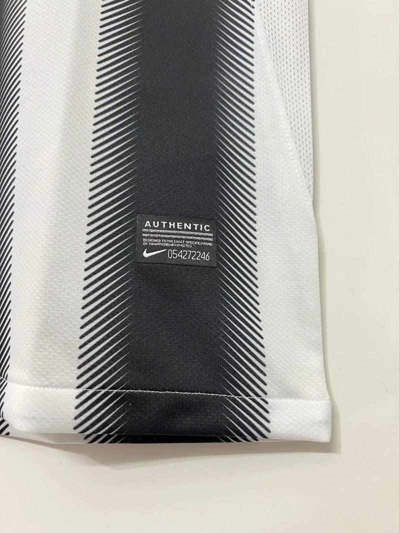 Man's Retro Jersey Juventus Team Home - 2011/12