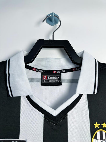 Man's Retro Jersey Juventus Team Home - 2001/02