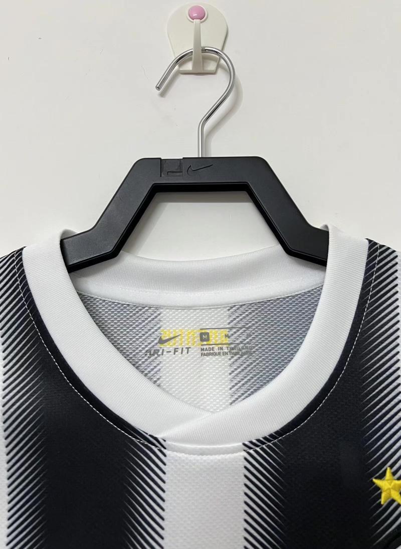 Man's Retro Jersey Juventus Team Home - 2011/12