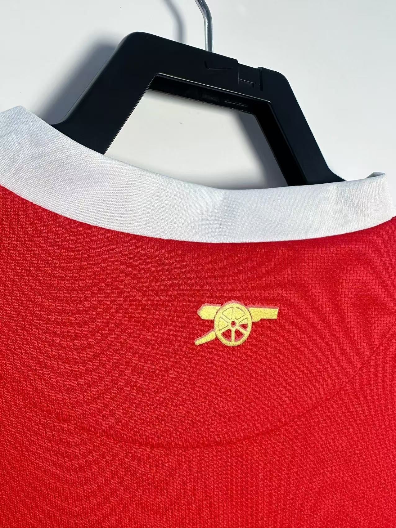Man's Retro Jersey Arsenal Team Home  - 2006/07
