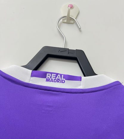 Man's Retro Long Sleeve Real Madrid Team - 2016/17