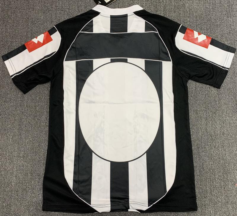 Man's Retro Jersey Juventus Team Home - 2002/03