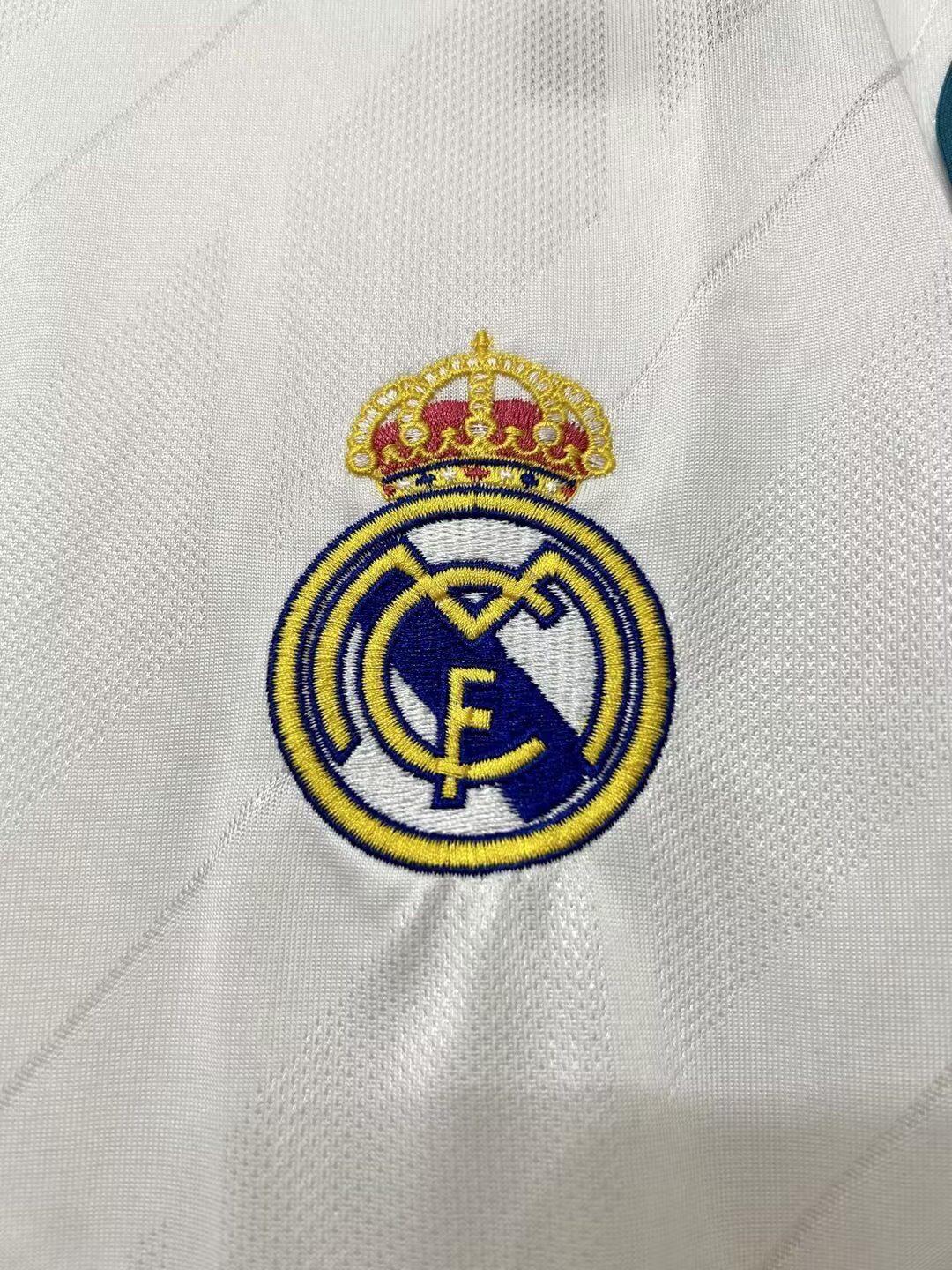 Man's Retro Long Sleeve Real Madrid Team - 2017/18