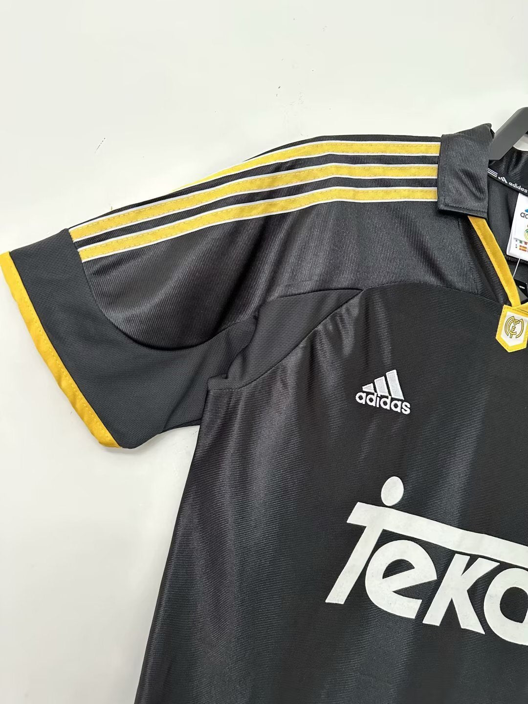 Man's Retro Jersey Real Madrid Team - 1999/01