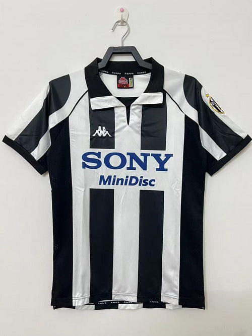 Man's Retro Jersey Juventus Team Home - 1997/98