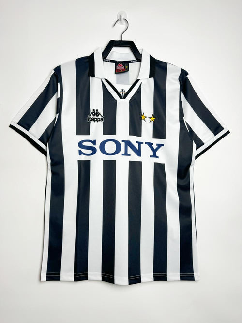 Man's Retro Jersey Juventus Team Home - 1995/97