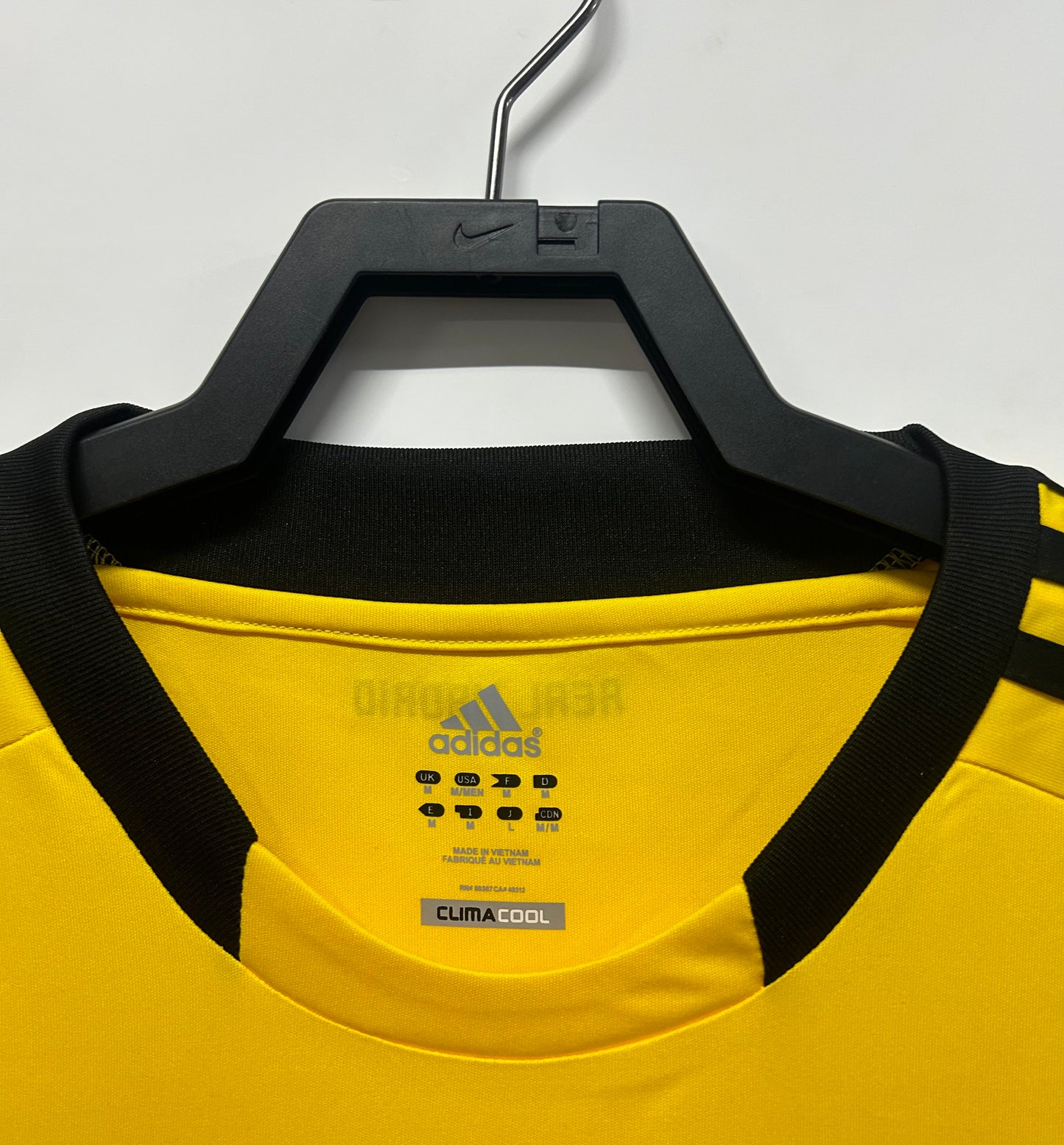 Man's Retro Jersey Real Madrid Team yellow GK - 2011/2012