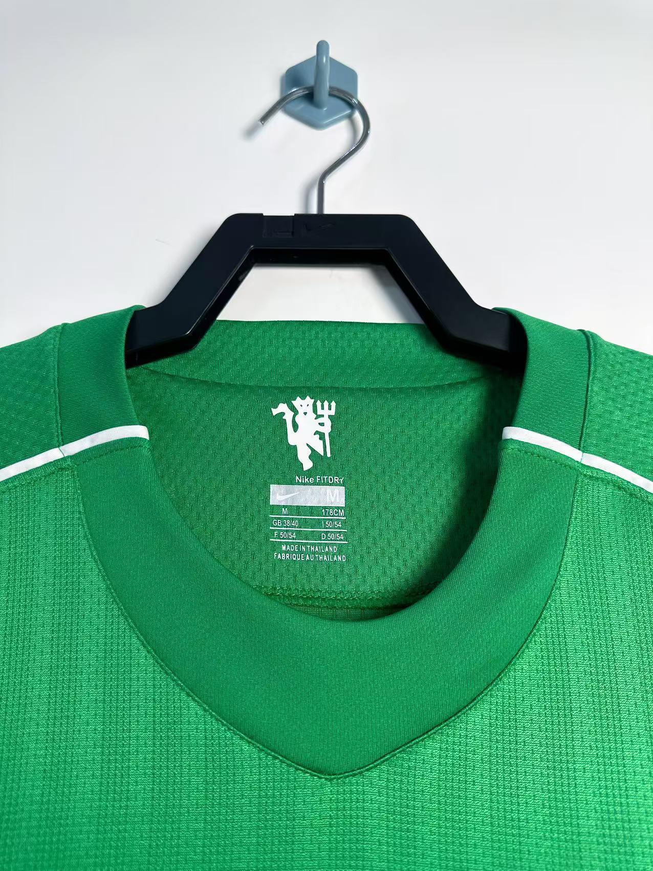 Man's Retro Long Sleeve Manchester United Team Green GK - 2007/08