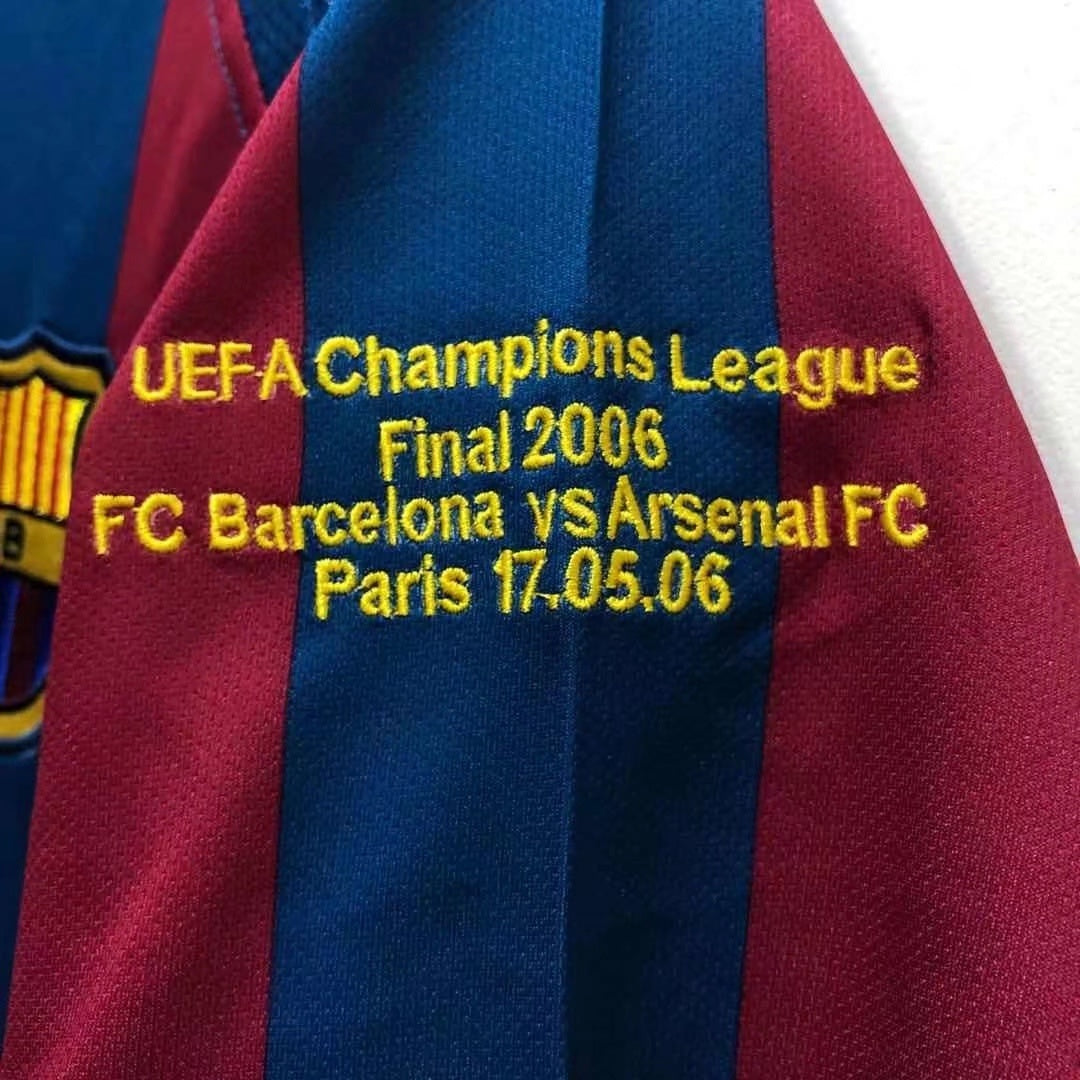 Man's Retro Jersey Barcelona Team Champions League Home - 2005/06