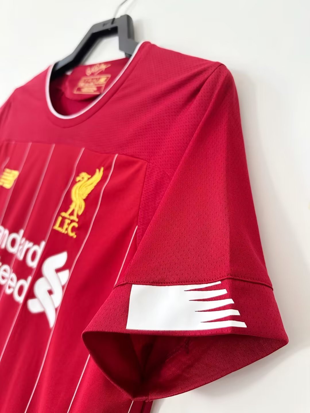 Man's Retro Jersey Liverpool Team - 2019