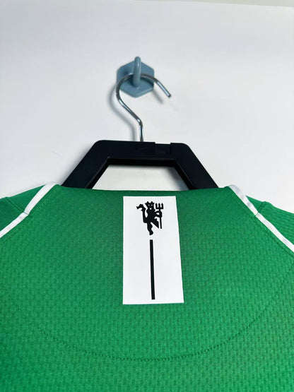 Man's Retro Long Sleeve Manchester United Team Green GK - 2007/08