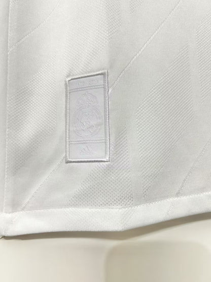 Man's Retro Long Sleeve Real Madrid Team - 2017/18