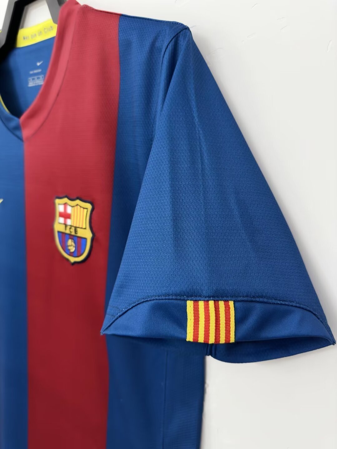 Man's Retro Jersey Barcelona Team - 2006/07