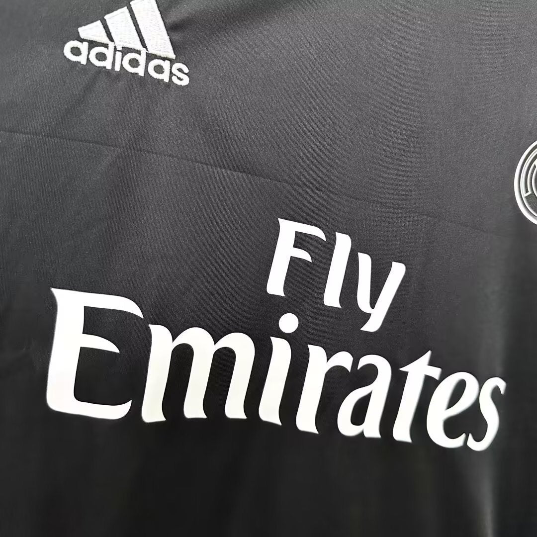 Man's Retro Long Sleeve Real Madrid Team - 2016/17