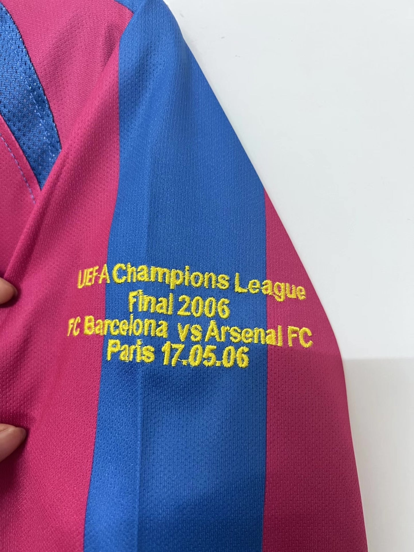 Man's Retro Long Sleeve Barcelona Team - 2005/06