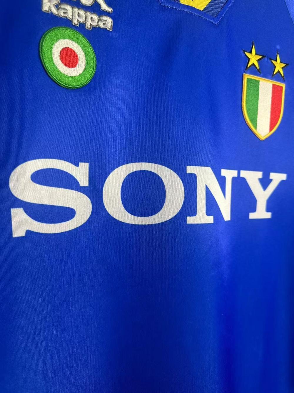Man's Retro Long Sleeve Juventus Team - 1995/96