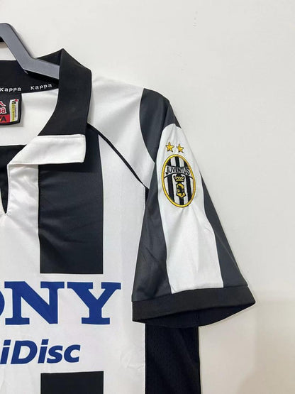Man's Retro Jersey Juventus Team Home - 1997/98