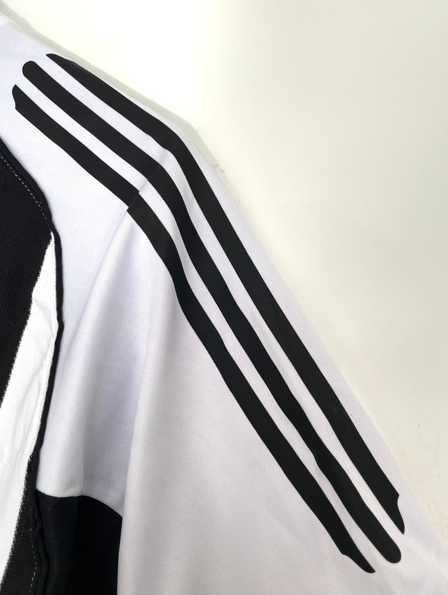 Man's Jersey Retro Newcastle United Home - 2005/2006