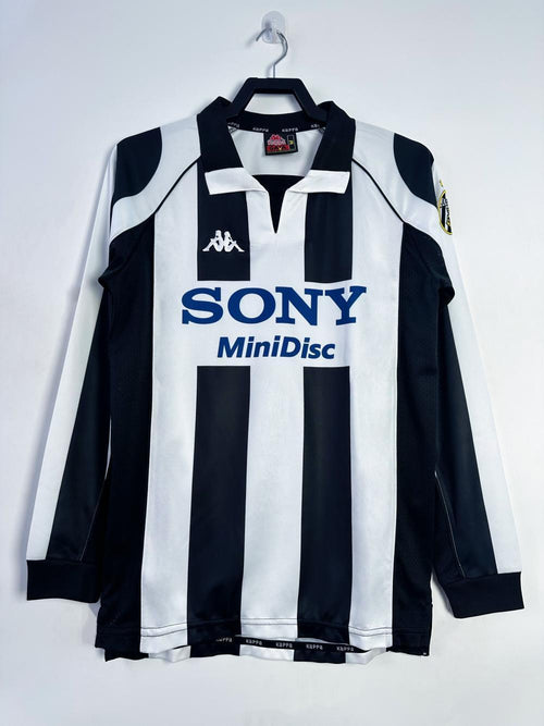 Man's Retro Long Sleeve Juventus Team Home - 1997/98