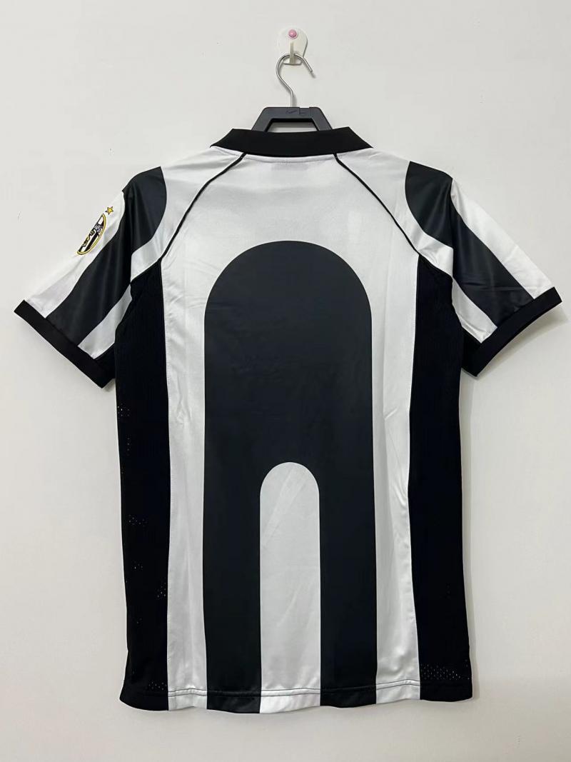 Man's Retro Jersey Juventus Team Home - 1997/98