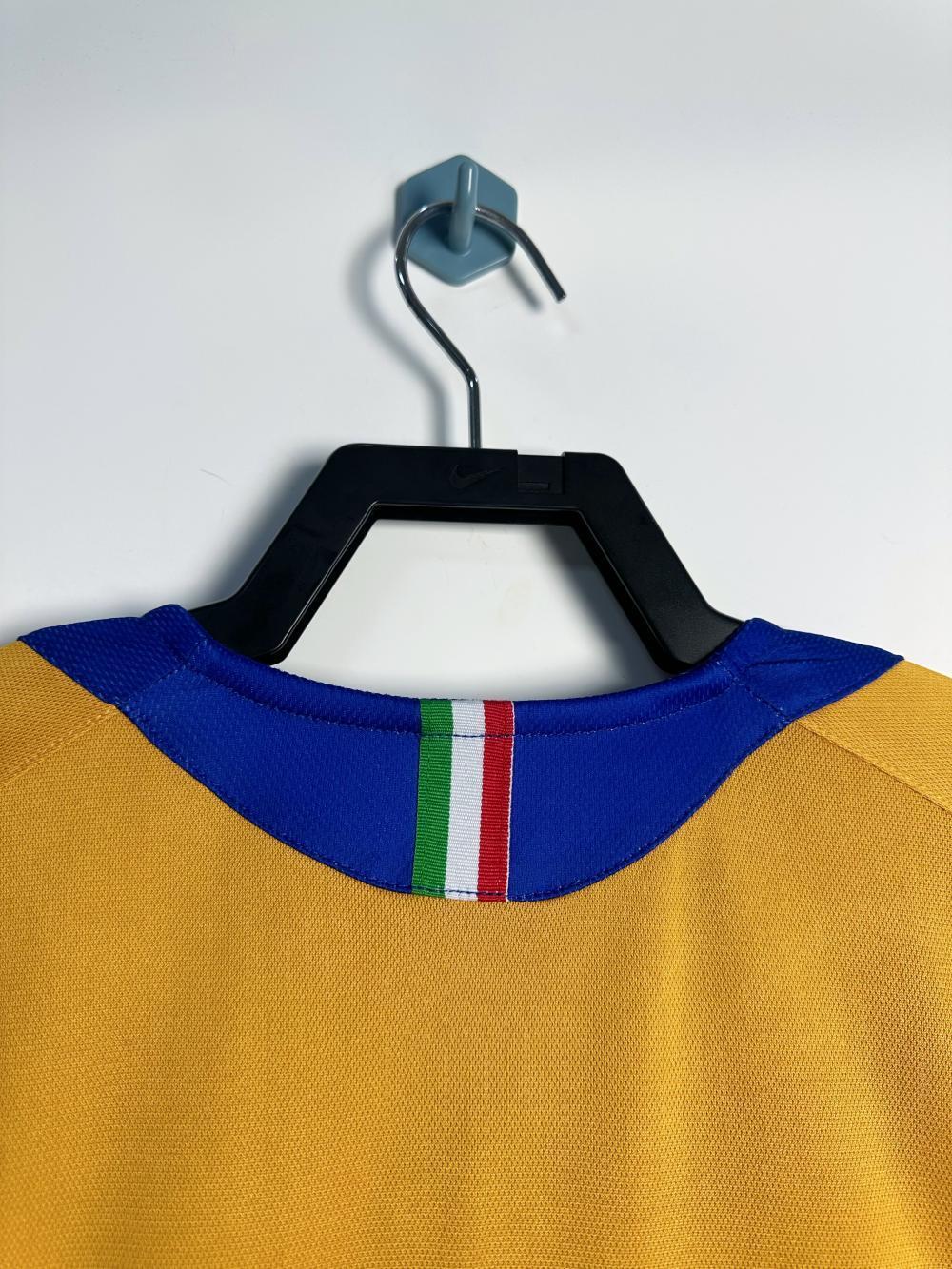 Man's Retro Jersey Juventus Team - 2005/06