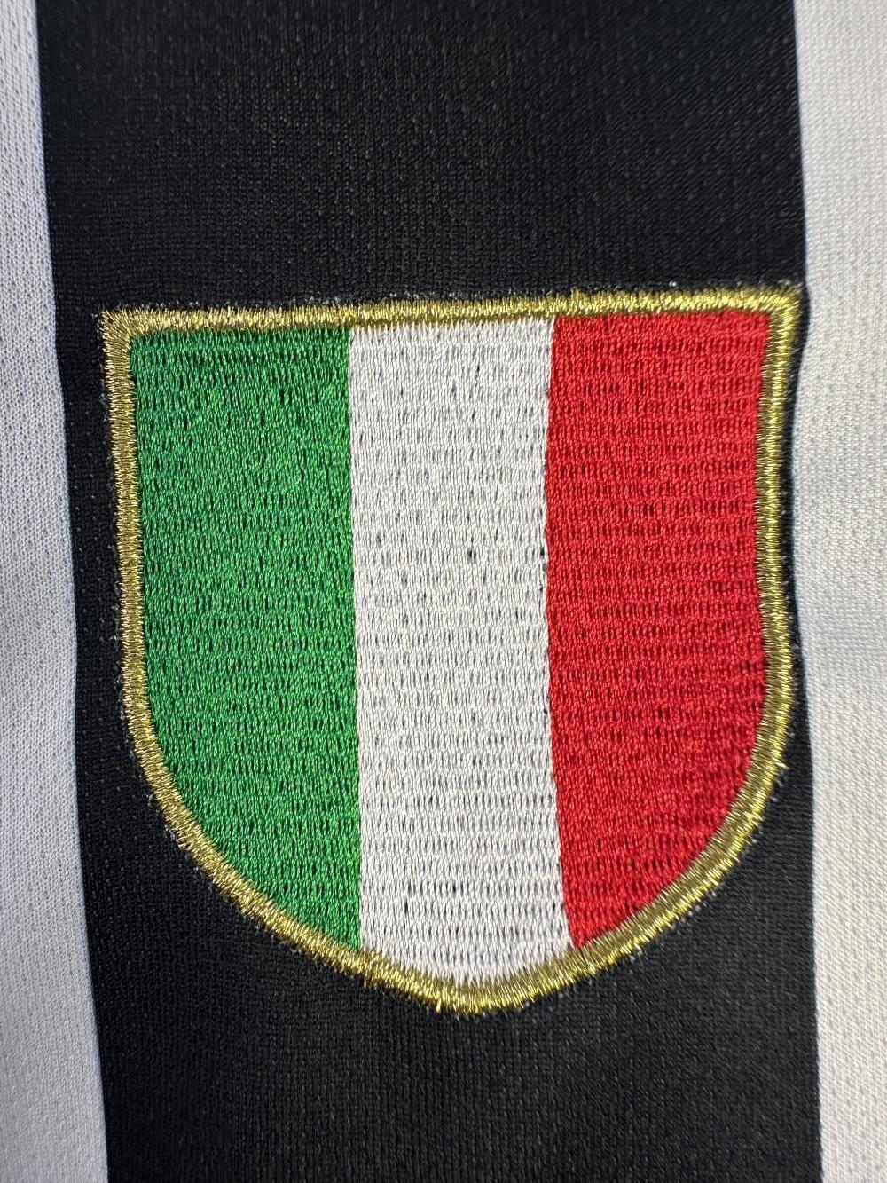 Man's Retro Long Sleeve Juventus Team Home - 2002/03