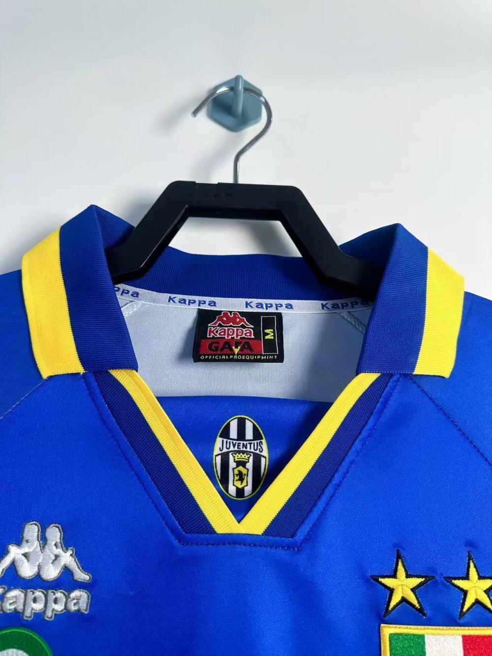 Man's Retro Long Sleeve Juventus Team - 1995/96