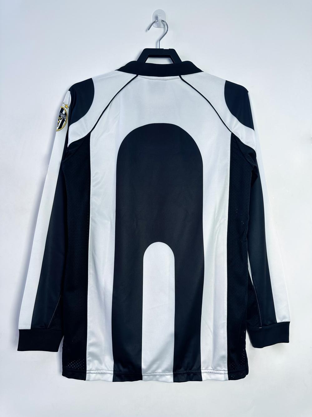 Man's Retro Long Sleeve Juventus Team Home - 1997/98
