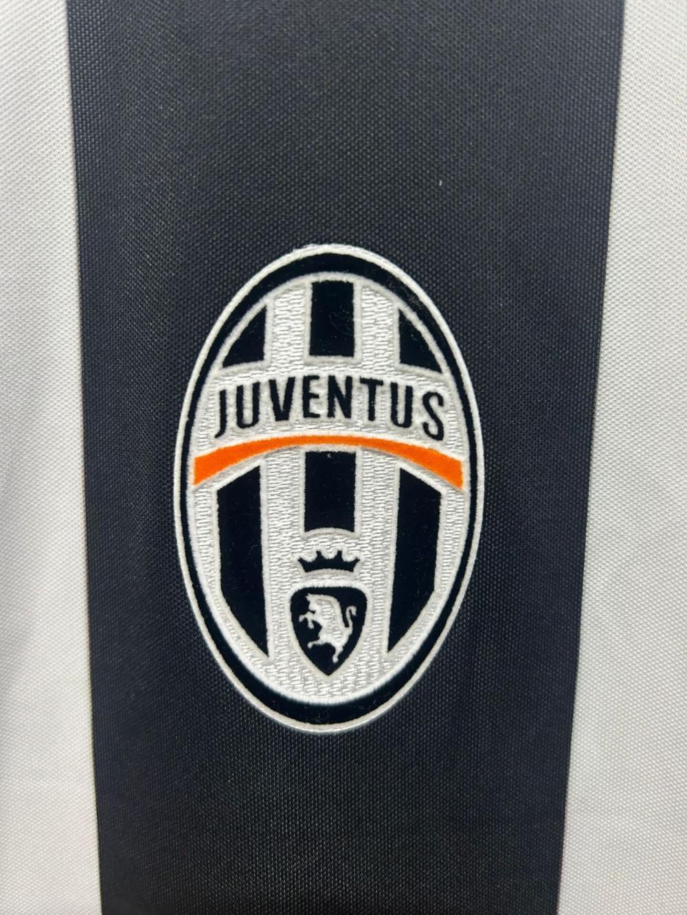 Man's Retro Jersey Juventus Team Home - 2004/05