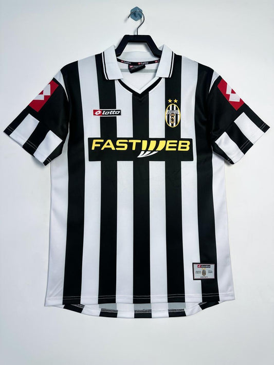 Man's Retro Jersey Juventus Team Home - 2001/02