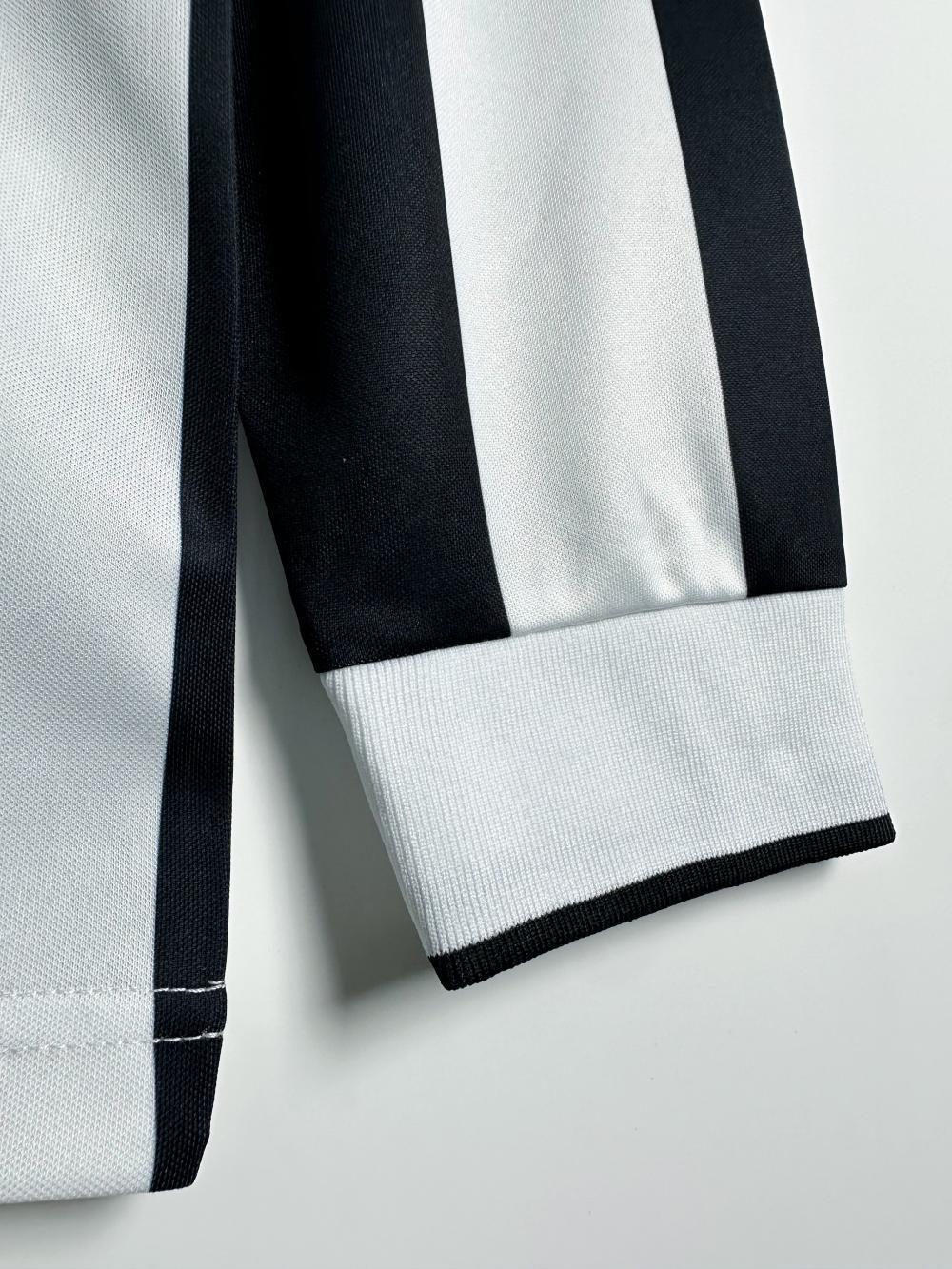 Man's Retro Long Sleeve Juventus Team Home - 1995/97