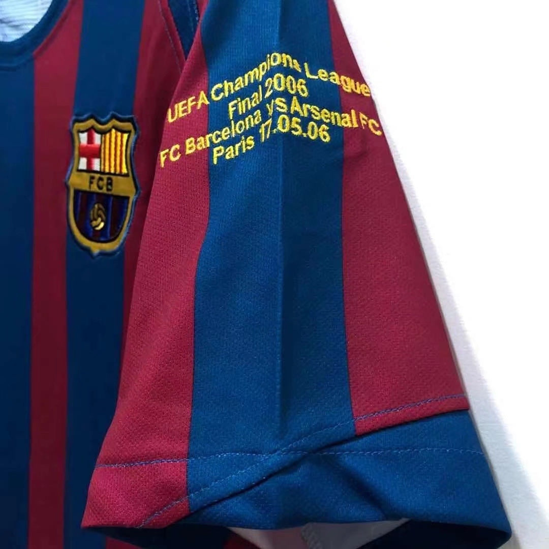 Man's Retro Jersey Barcelona Team Champions League Home - 2005/06